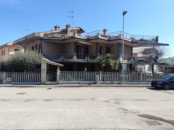 casa indipendente in vendita a Recanati
