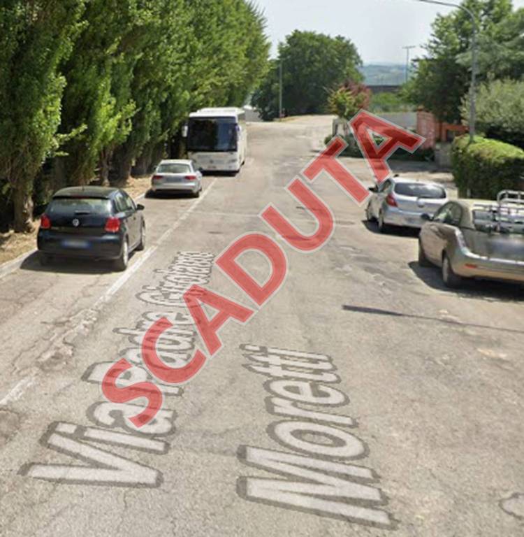 locale commerciale in vendita a Recanati