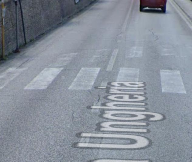 locale commerciale in vendita a Recanati