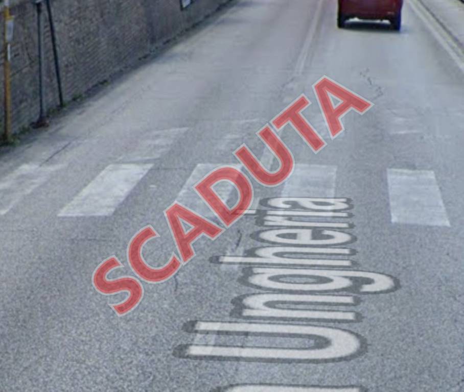 locale commerciale in vendita a Recanati