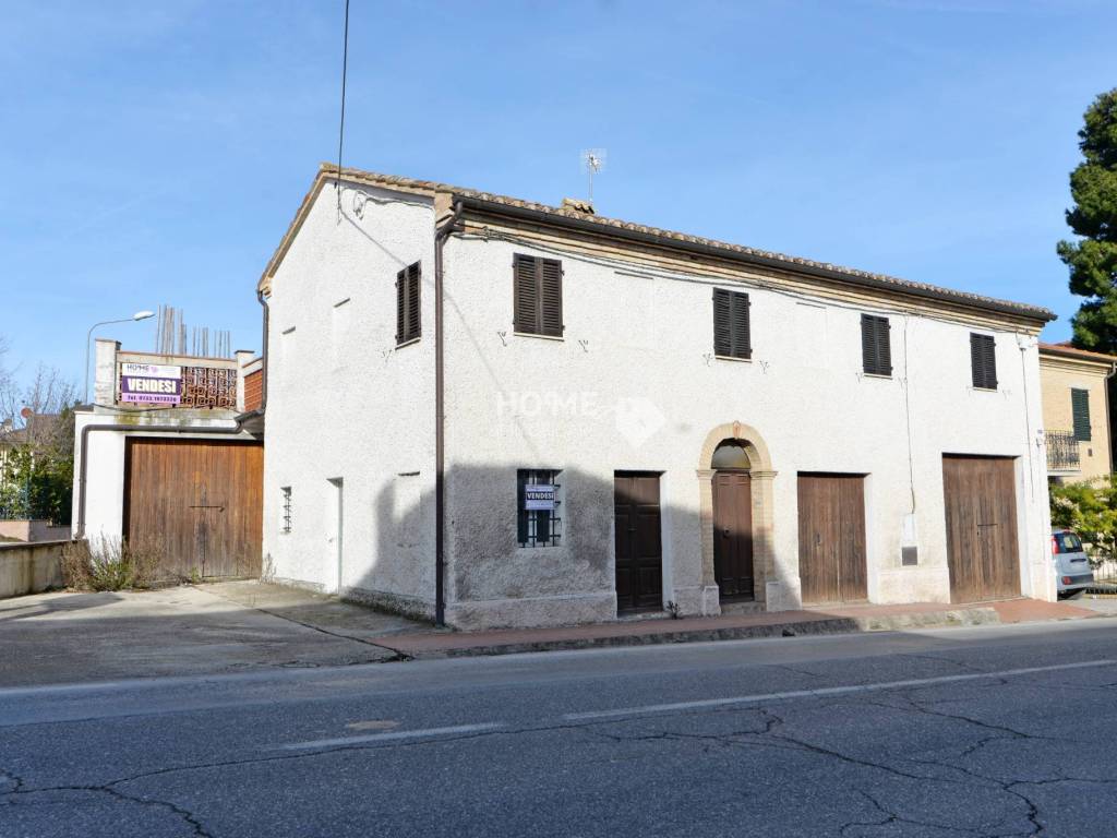 casa indipendente in vendita a Recanati in zona Montefiore