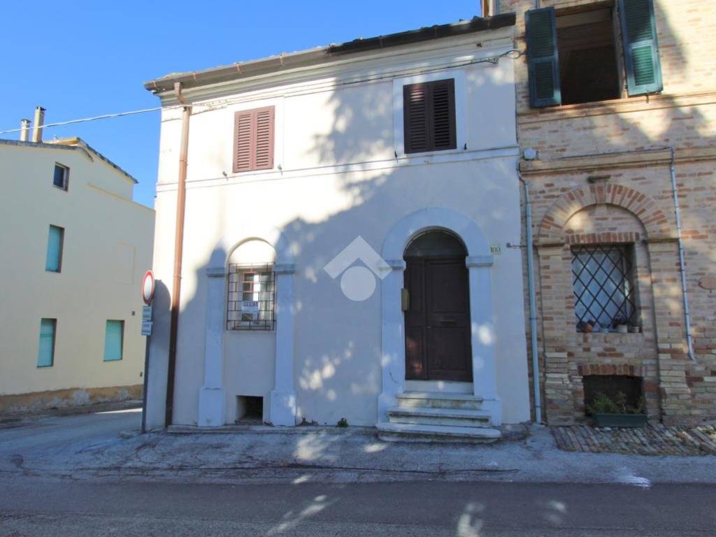 casa indipendente in vendita a Recanati in zona Castelnuovo