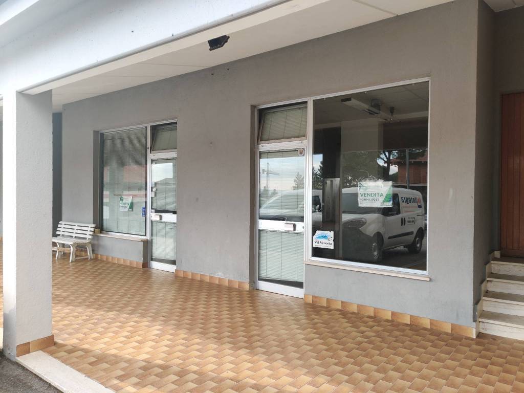 negozio in vendita a Recanati in zona Le Grazie