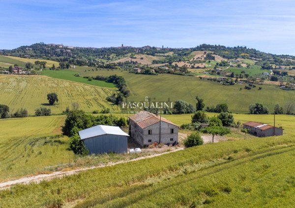 casale in vendita a Recanati in zona Costa dei Ricchi