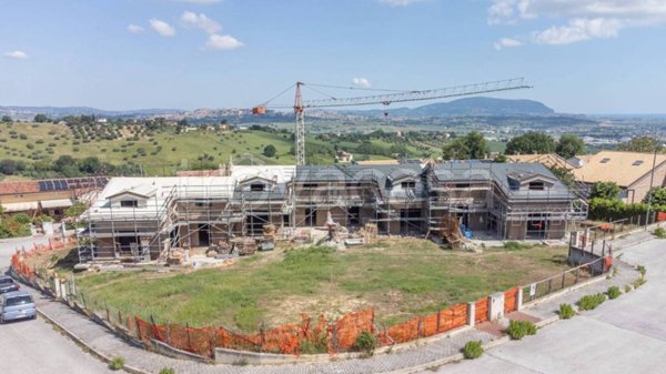 casa indipendente in vendita a Recanati