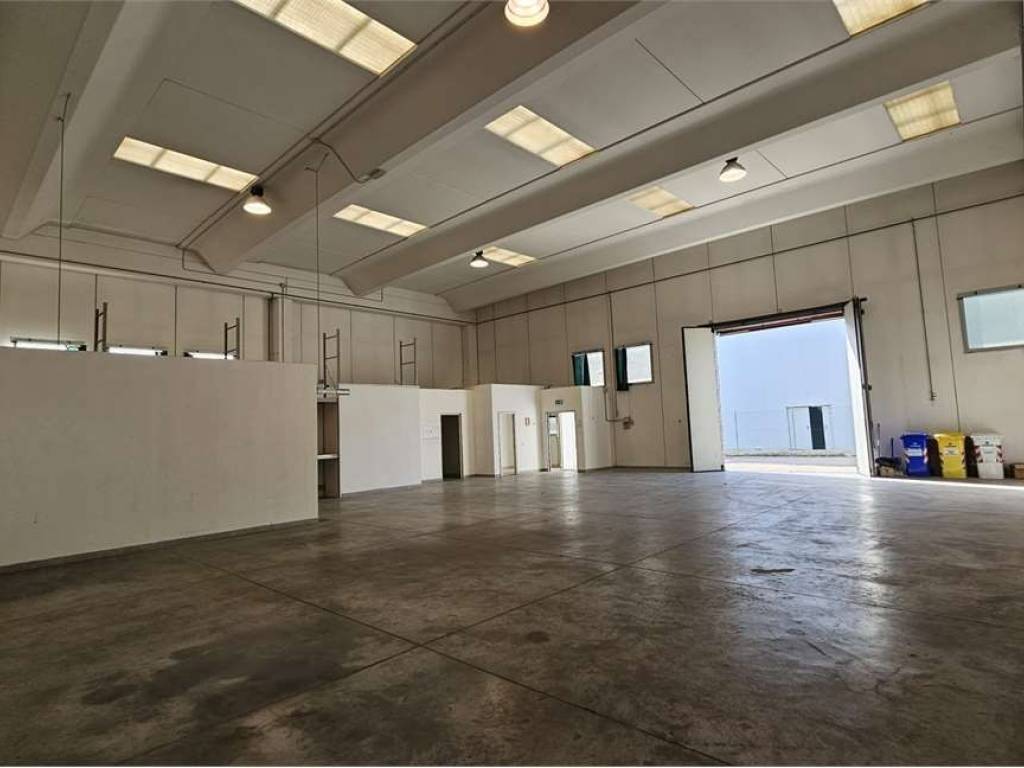 negozio in vendita a Recanati