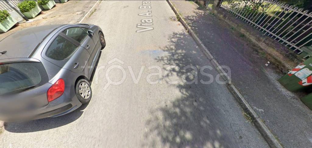 locale commerciale in vendita a Recanati