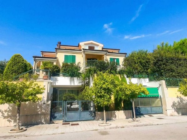 casa indipendente in vendita a Recanati