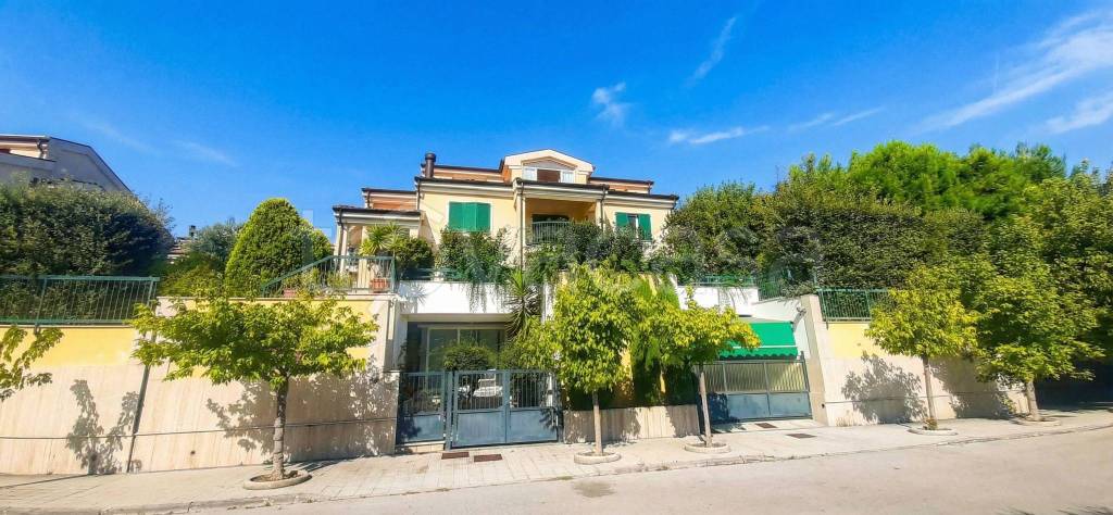 casa indipendente in vendita a Recanati