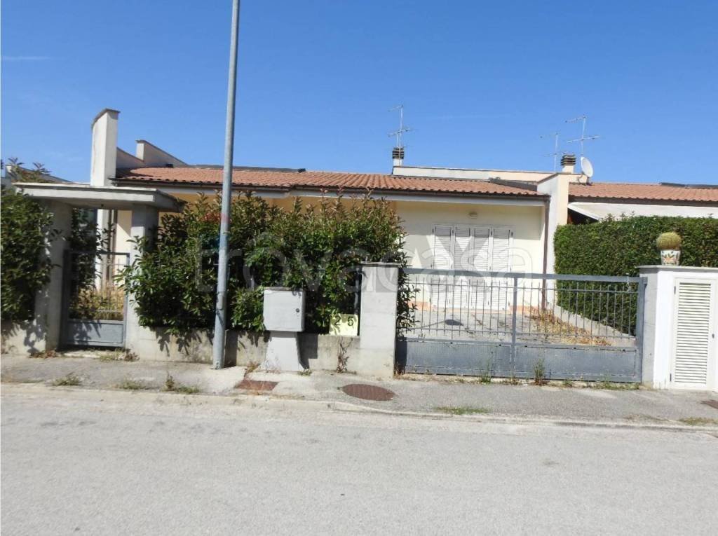 casa indipendente in vendita a Recanati