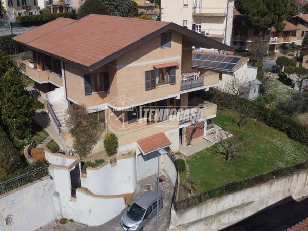 casa indipendente in vendita a Recanati