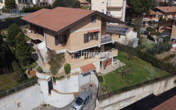 casa indipendente in vendita a Recanati