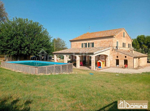 casa indipendente in vendita a Recanati in zona Le Grazie