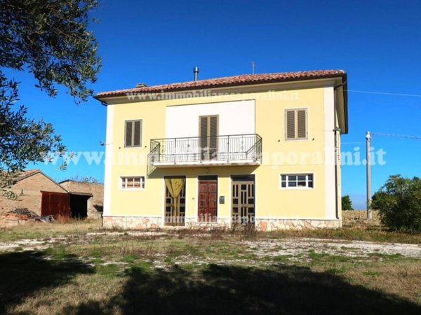 casa indipendente in vendita a Recanati