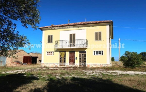 casa indipendente in vendita a Recanati