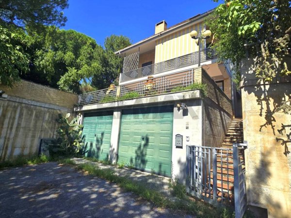 casa indipendente in vendita a Recanati in zona Le Grazie