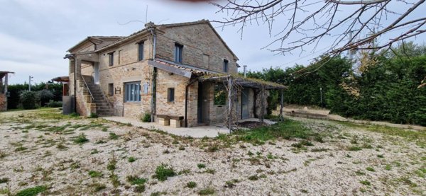 casa indipendente in vendita a Recanati