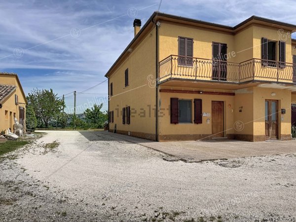 casa indipendente in vendita a Recanati