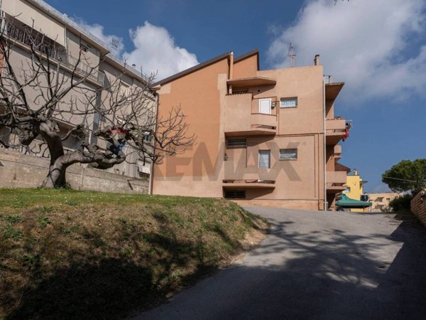 appartamento in vendita a Recanati in zona Santa Lucia