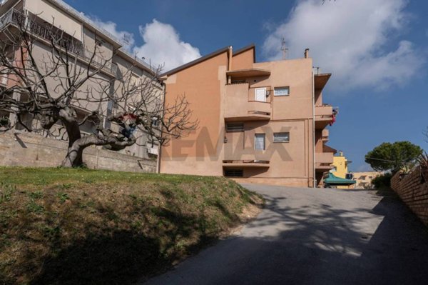 appartamento in vendita a Recanati in zona Santa Lucia