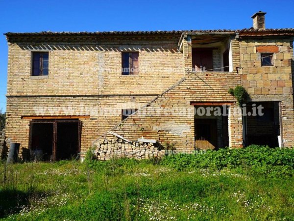 casa indipendente in vendita a Recanati