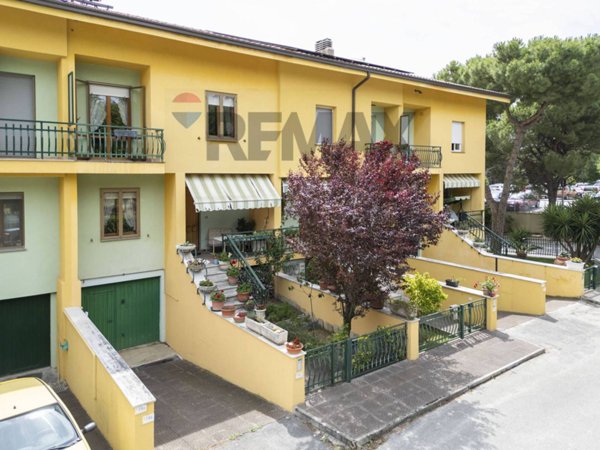 casa indipendente in vendita a Recanati