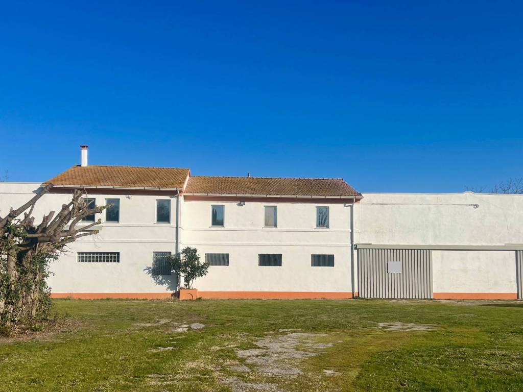 casa indipendente in vendita a Recanati in zona Bagnolo