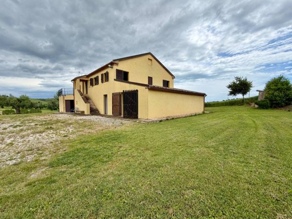 casa indipendente in vendita a Recanati in zona Castelnuovo