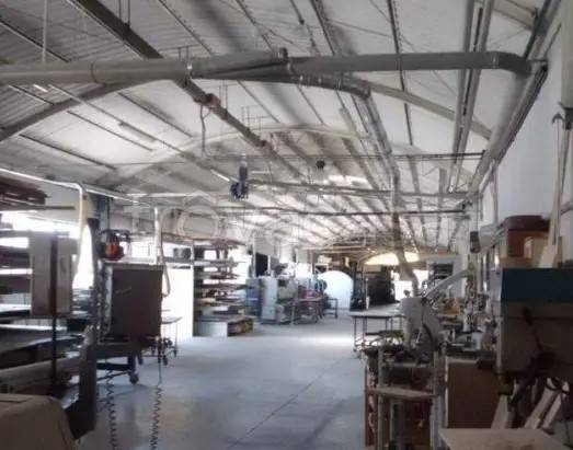 locale commerciale in vendita a Recanati