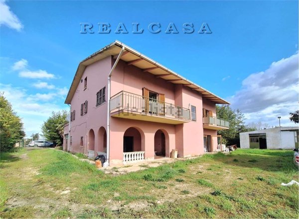 casa indipendente in vendita a Recanati in zona Santa Lucia