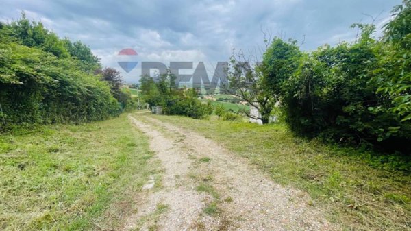 locale di sgombero in vendita a Recanati in zona Costa dei Ricchi