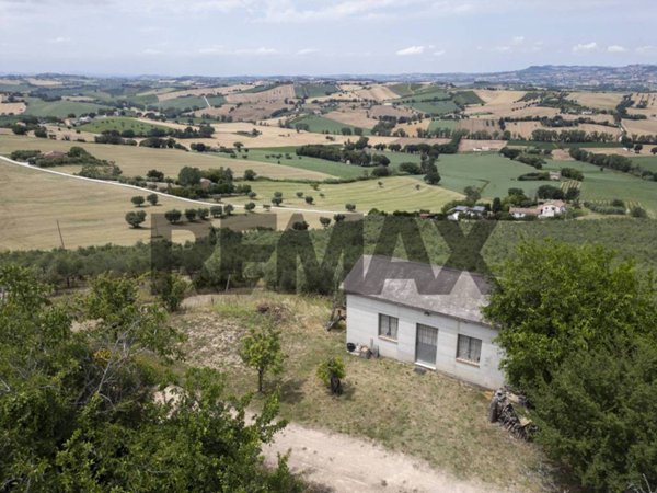 locale di sgombero in vendita a Recanati