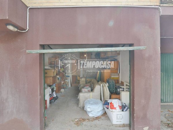 locale di sgombero in vendita a Recanati in zona Santa Lucia