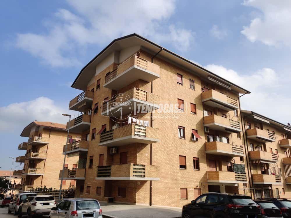 appartamento in vendita a Recanati in zona Santa Lucia