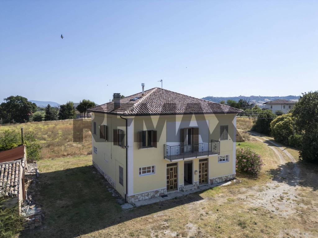 casa indipendente in vendita a Recanati