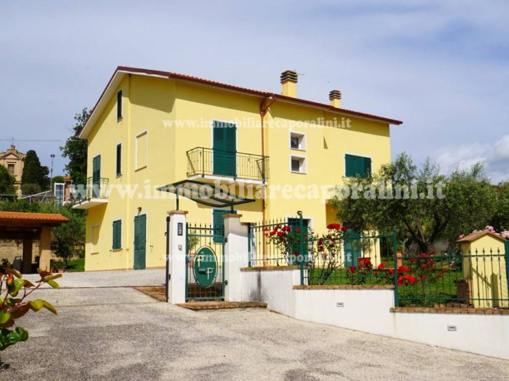 casa indipendente in vendita a Recanati