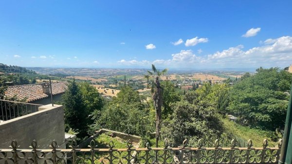 casa indipendente in vendita a Recanati