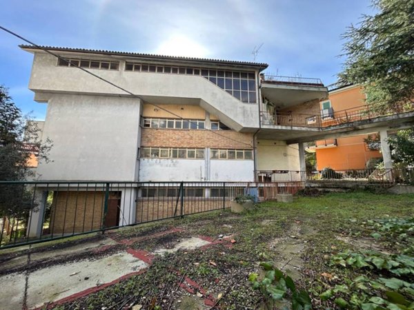 intera palazzina in vendita a Recanati in zona Santa Lucia