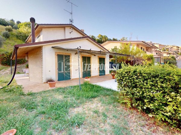 casa indipendente in vendita a Recanati in zona Le Grazie