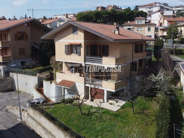 appartamento in vendita a Recanati in zona Santa Lucia