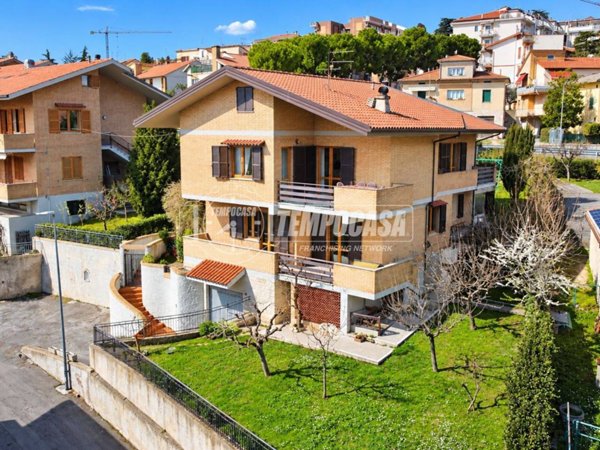 appartamento in vendita a Recanati in zona Santa Lucia