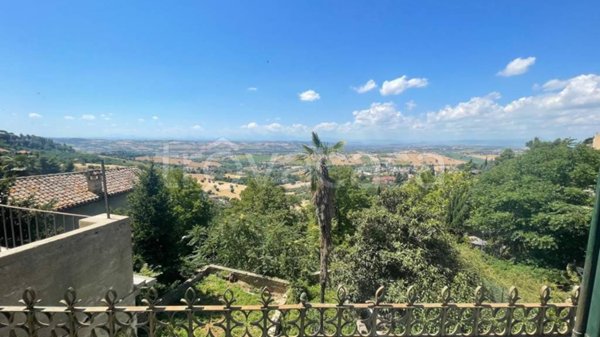 casa indipendente in vendita a Recanati