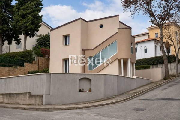 casa indipendente in vendita a Recanati in zona Santa Lucia