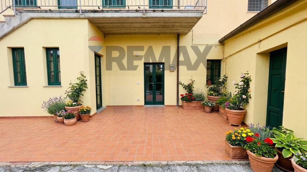 locale commerciale in vendita a Recanati