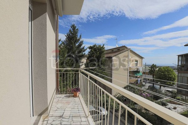 appartamento in vendita a Recanati in zona Santa Lucia
