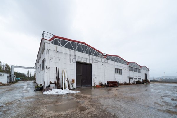locale commerciale in vendita a Recanati