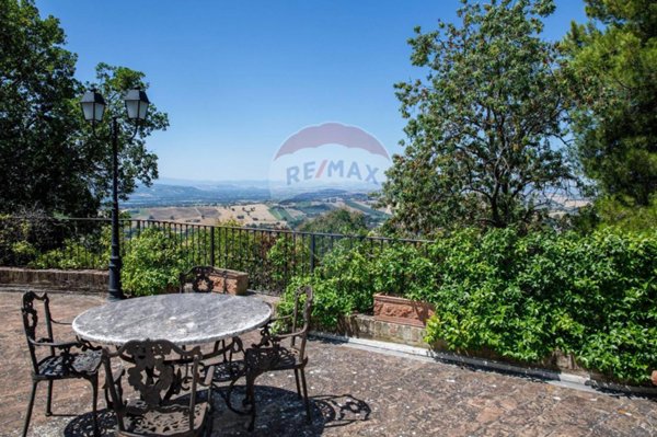 casa indipendente in vendita a Recanati in zona Le Grazie