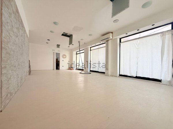 locale commerciale in vendita a Recanati in zona Santa Lucia
