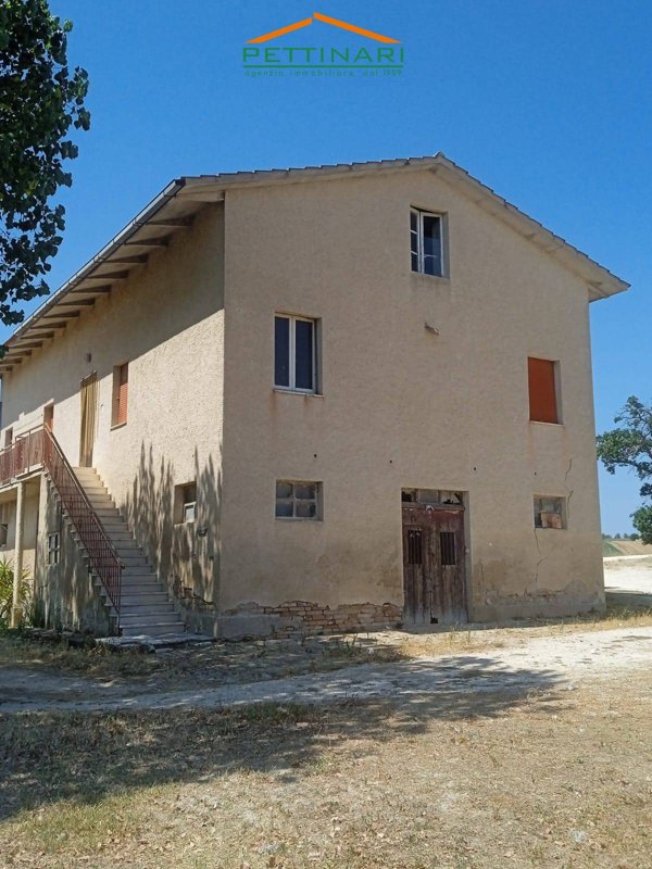 casa indipendente in vendita a Recanati in zona Bagnolo