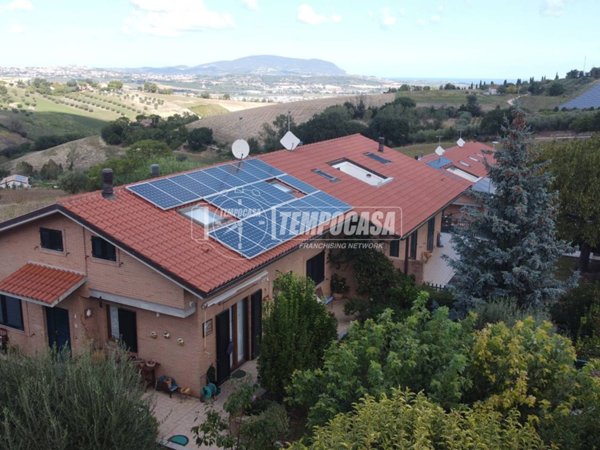casa indipendente in vendita a Recanati